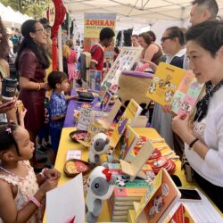 “Nǐ hǎo!” This girl showed an interest in the Mandarin bilingual book series “Gordon & Li Li” by Michele Wong McSween, seen above. Photo: Mary Frost, Brooklyn Eagle