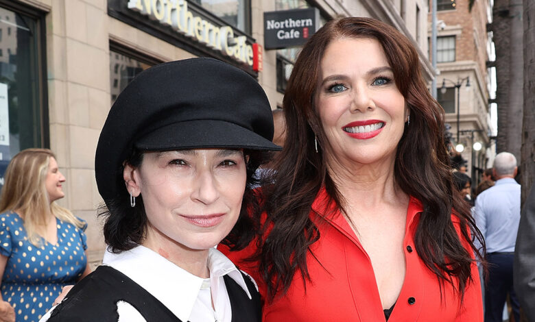 Lauren Graham, Amy Sherman-Palladino Are Writing a Gilmore Girls Book